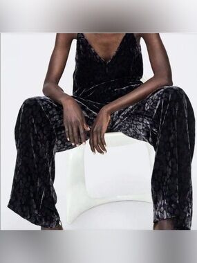 Zara | Velvet Leopard-Print Pants in Black